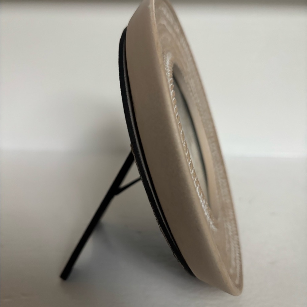 Cynthia Rowley Round Picture Frame, stone and glass - Picture 3 of 4
